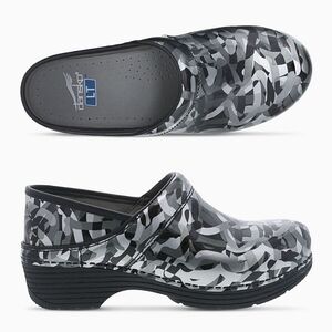 Dansko Women's LT Pro Twisty Patent Leather Nursing Clogs size, 38